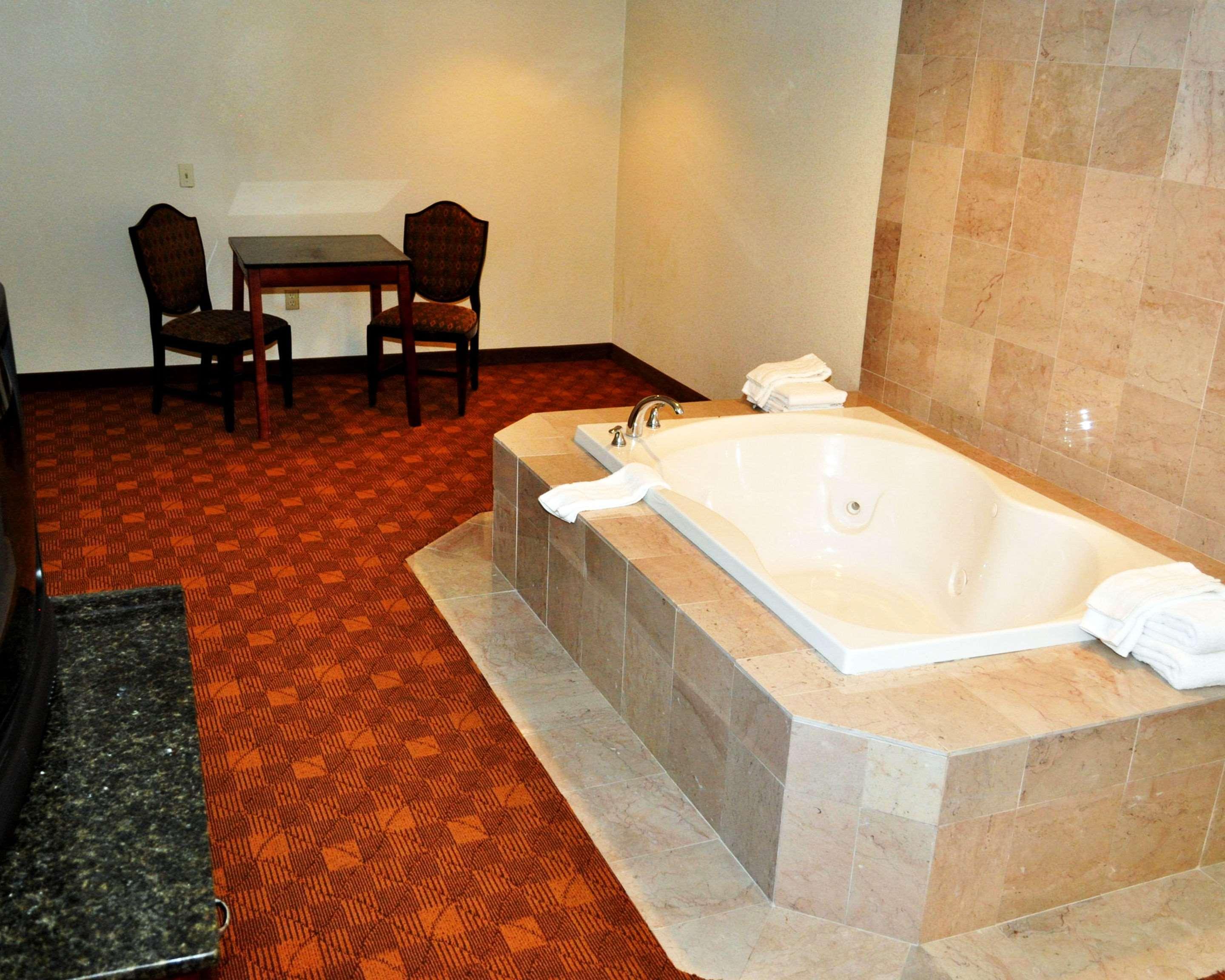 Rodeway Inn Sandston Ngoại thất bức ảnh
