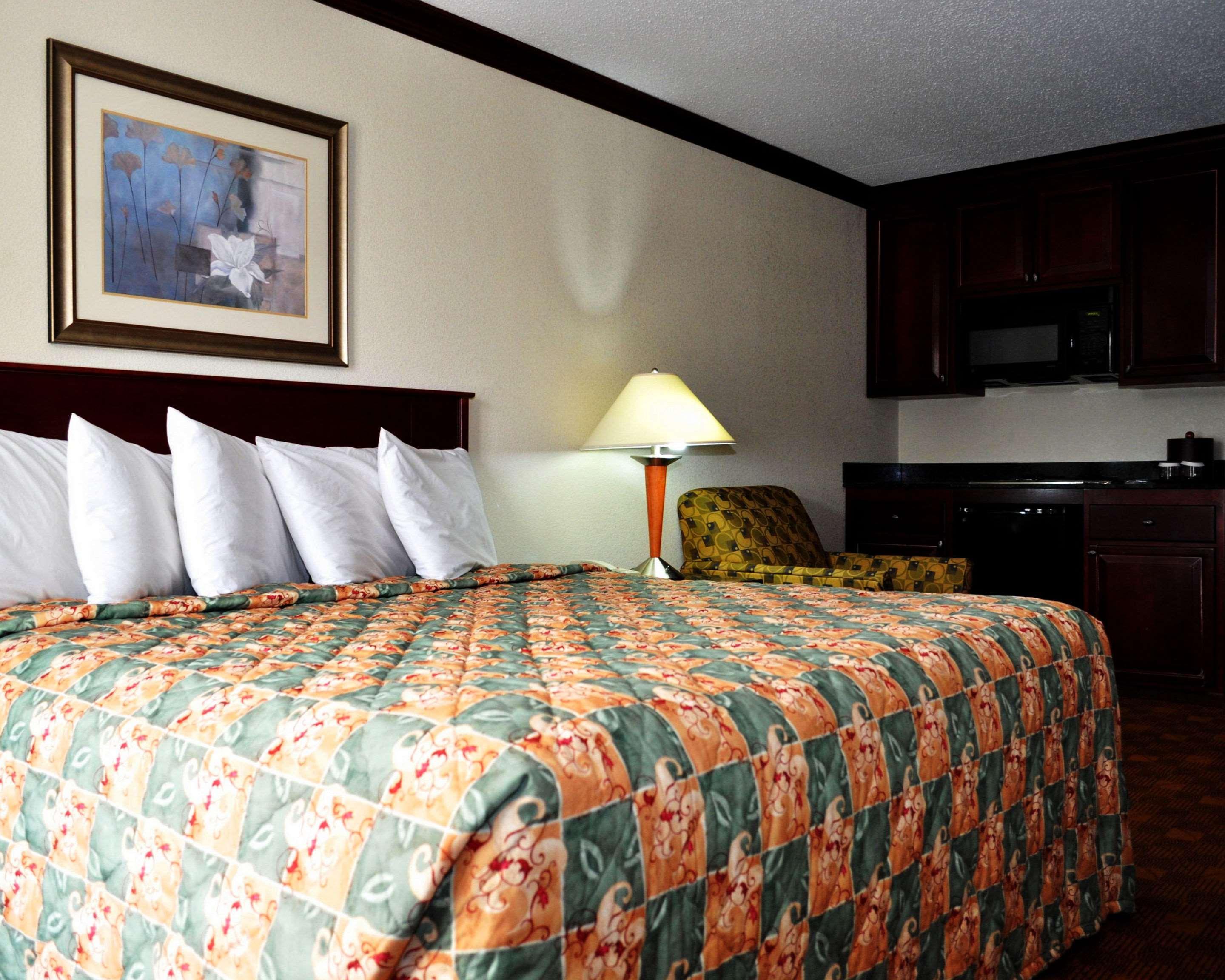 Rodeway Inn Sandston Ngoại thất bức ảnh