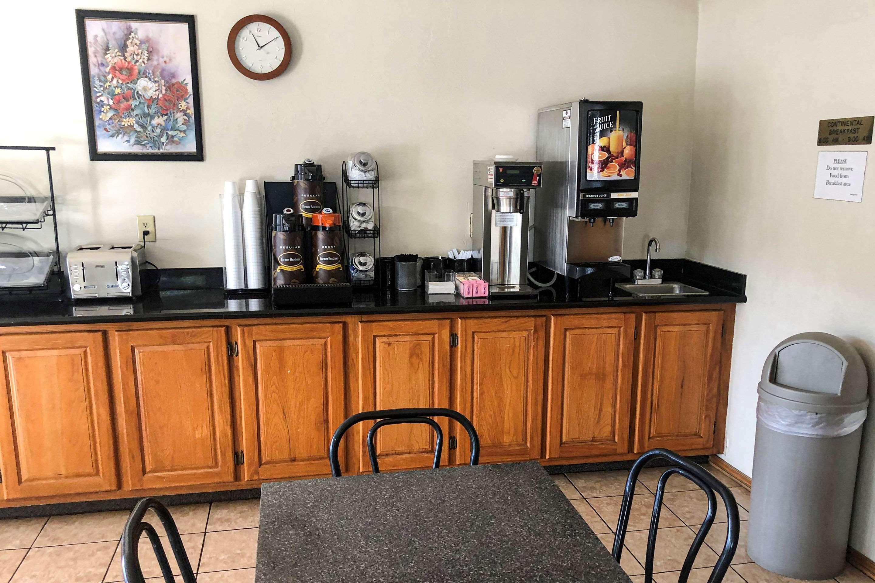 Rodeway Inn Sandston Ngoại thất bức ảnh