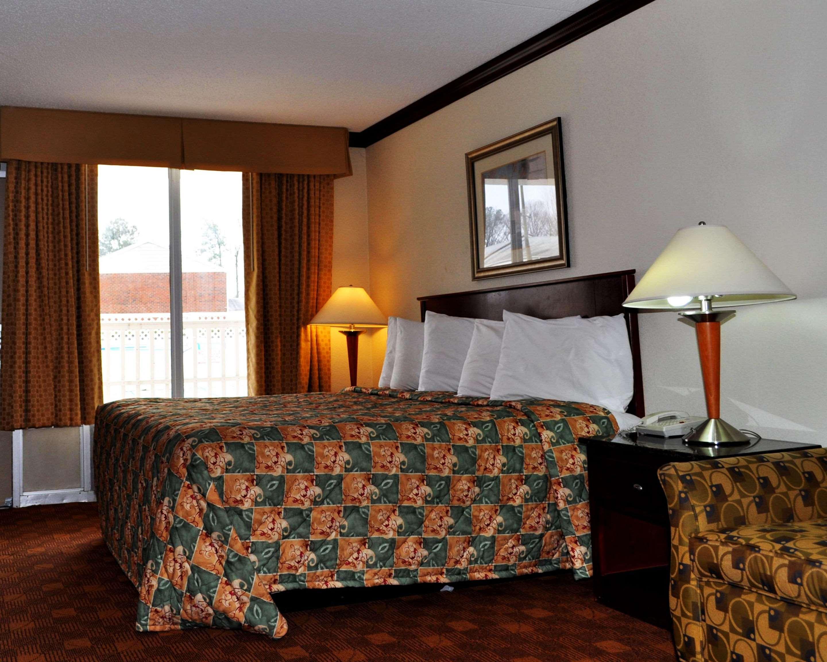 Rodeway Inn Sandston Ngoại thất bức ảnh