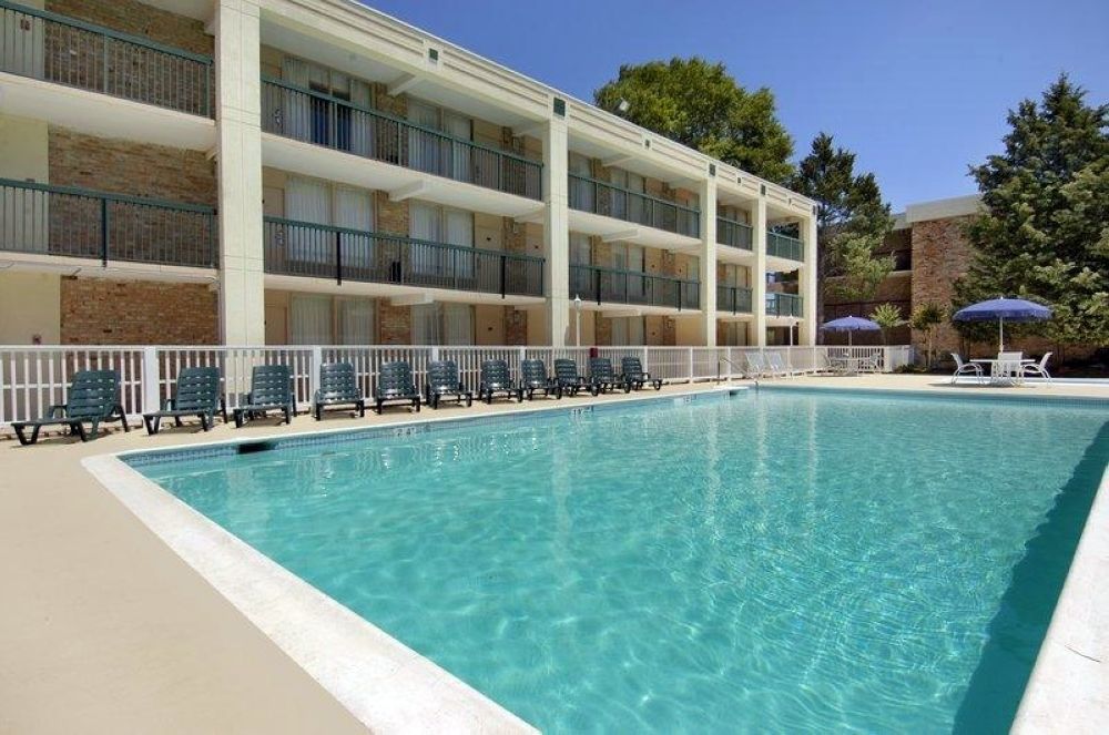 Rodeway Inn Sandston Ngoại thất bức ảnh