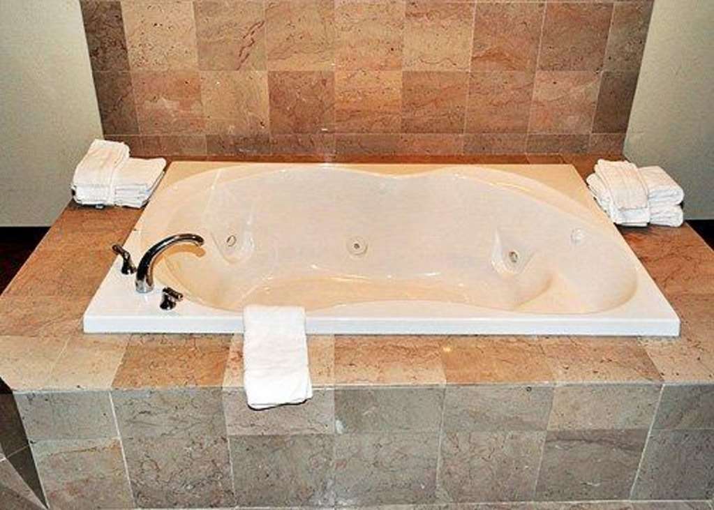 Rodeway Inn Sandston Phòng bức ảnh