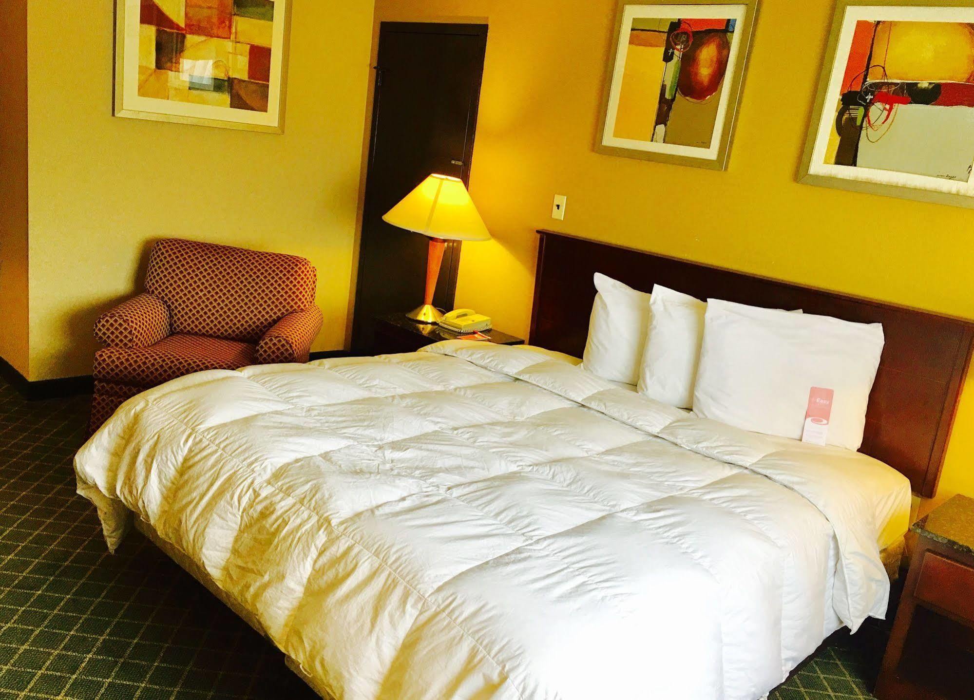 Rodeway Inn Sandston Ngoại thất bức ảnh